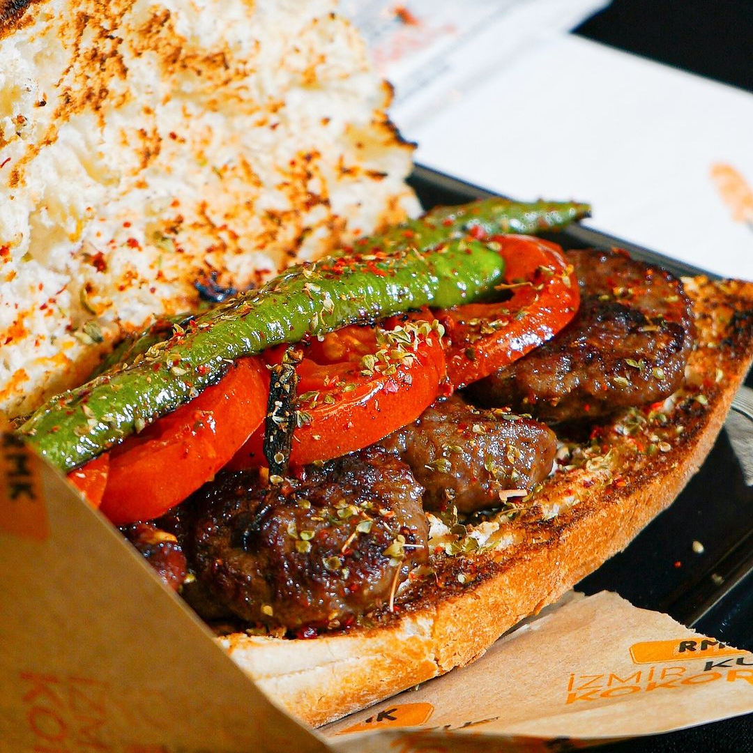 Yarım Ekmek Arası Köfte