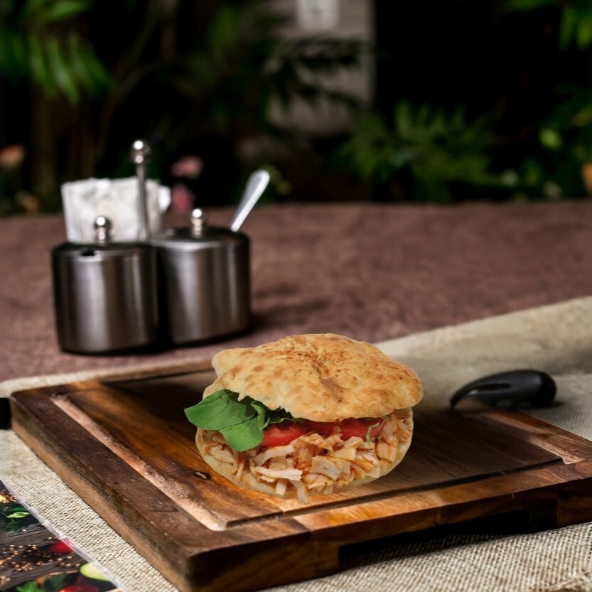 Pide Ekmeğine Tavuk Döner