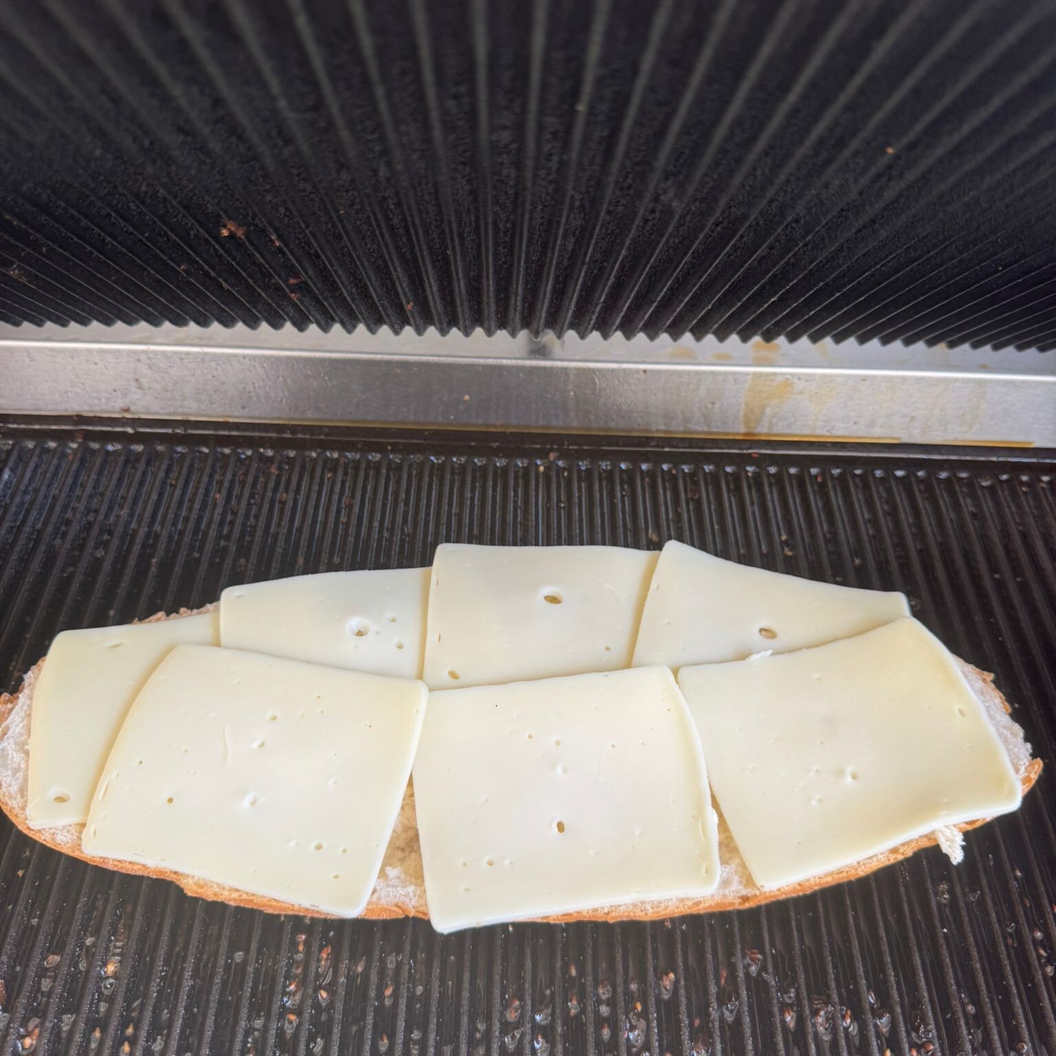 Tüm Somun Ekmek Kaşarlı Tost