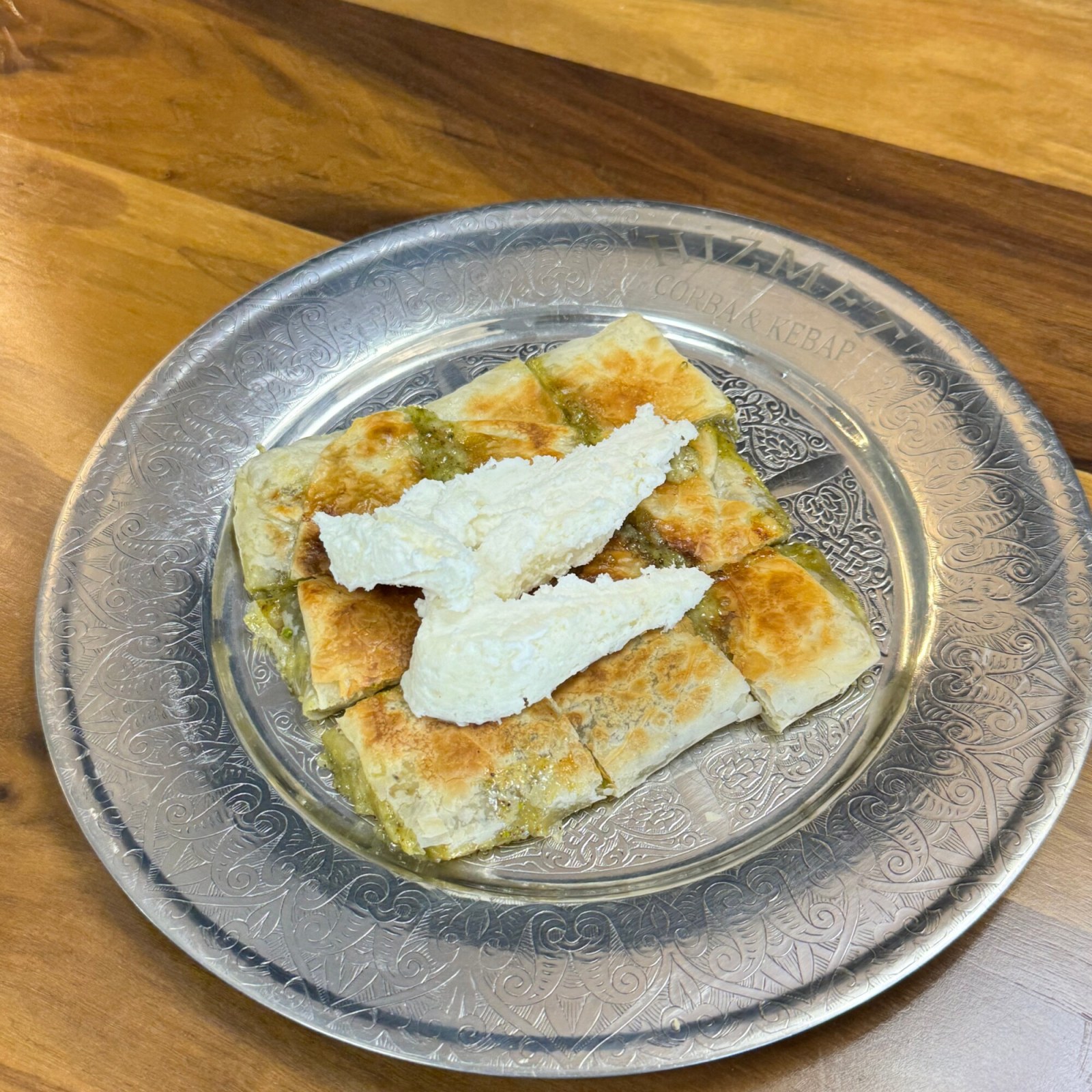 Katmer Tatlısı Kaymaklı