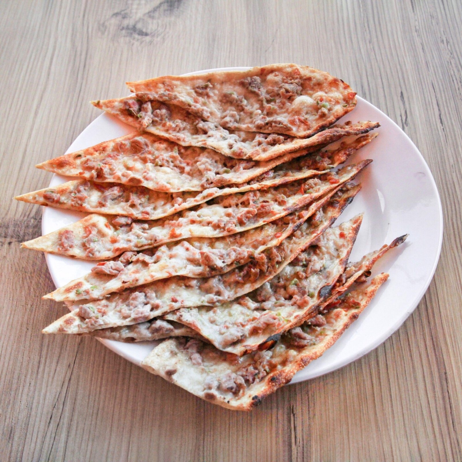 Recai Pide (kuşbaşı kaşarlı pide)
