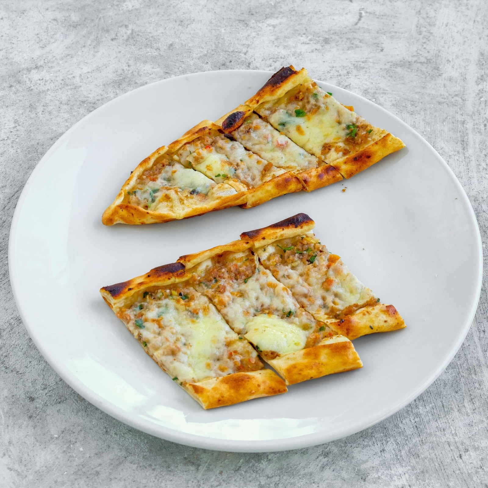 Kuşbaşılı Kaşarlı Pide