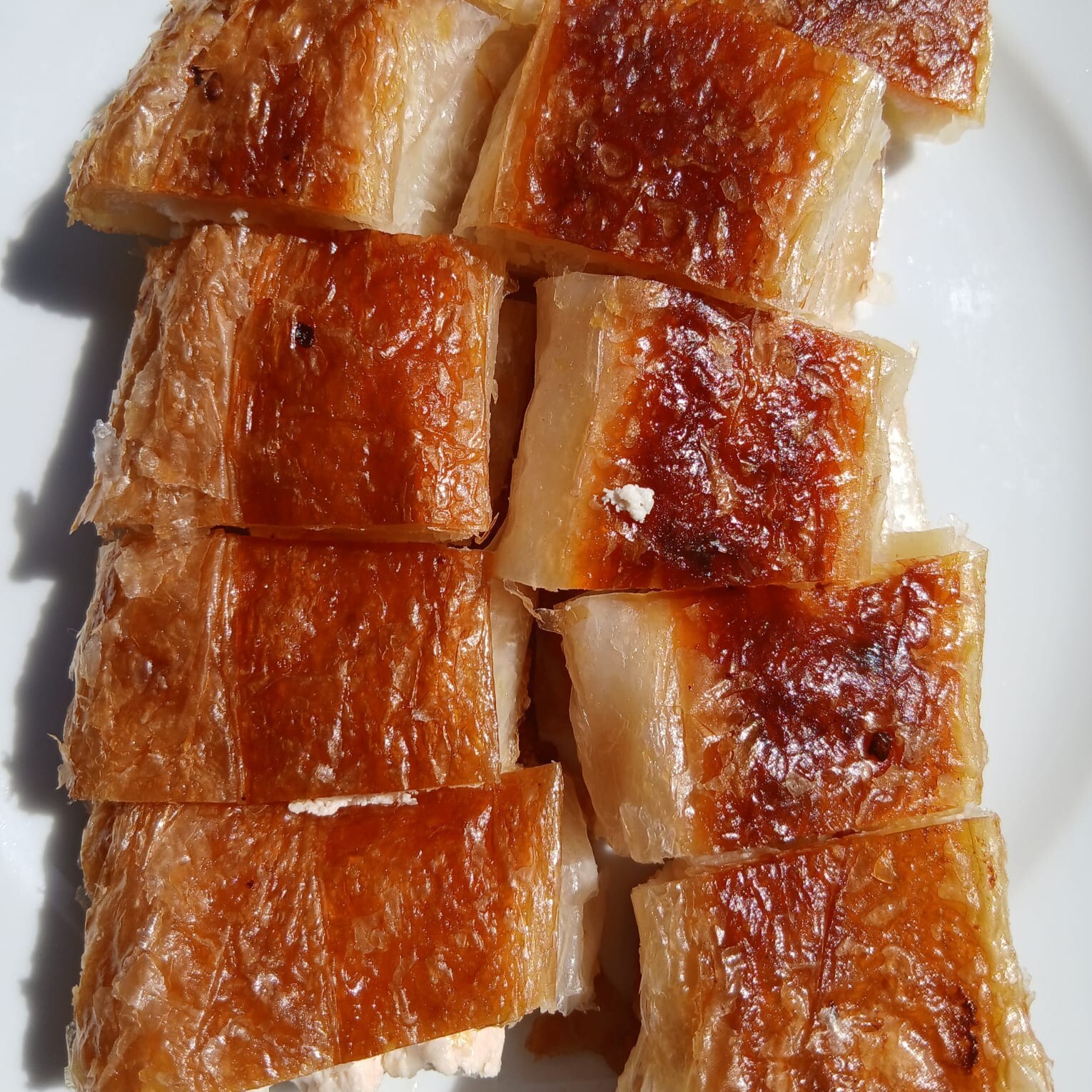 PEYNİRLİ KOL BÖREĞİ ( USTASINDAN BOL MALZEMELİ EL AÇMAS ) ( PİŞMİŞ ÜRÜN GRAMAJIDIR ) ( 500 GR )
