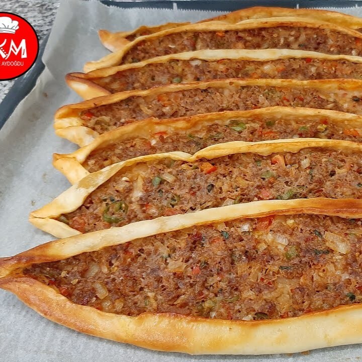 Kıymalı Kaşarlı Pide