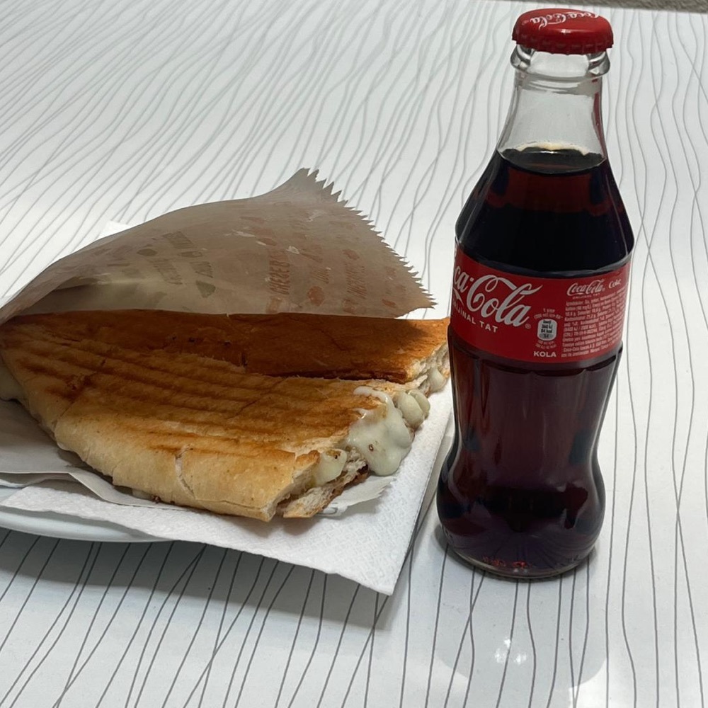 Yarım Ekmek Kaşarlı Tost (Kola Menü)