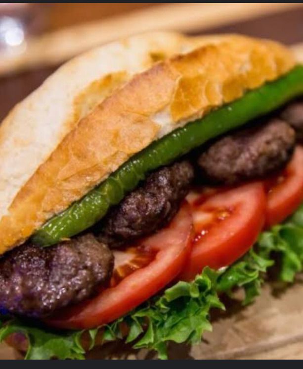 Ekmek Arası Köfte..BASTON EKMEĞİN YÜZDE 80 Nİ