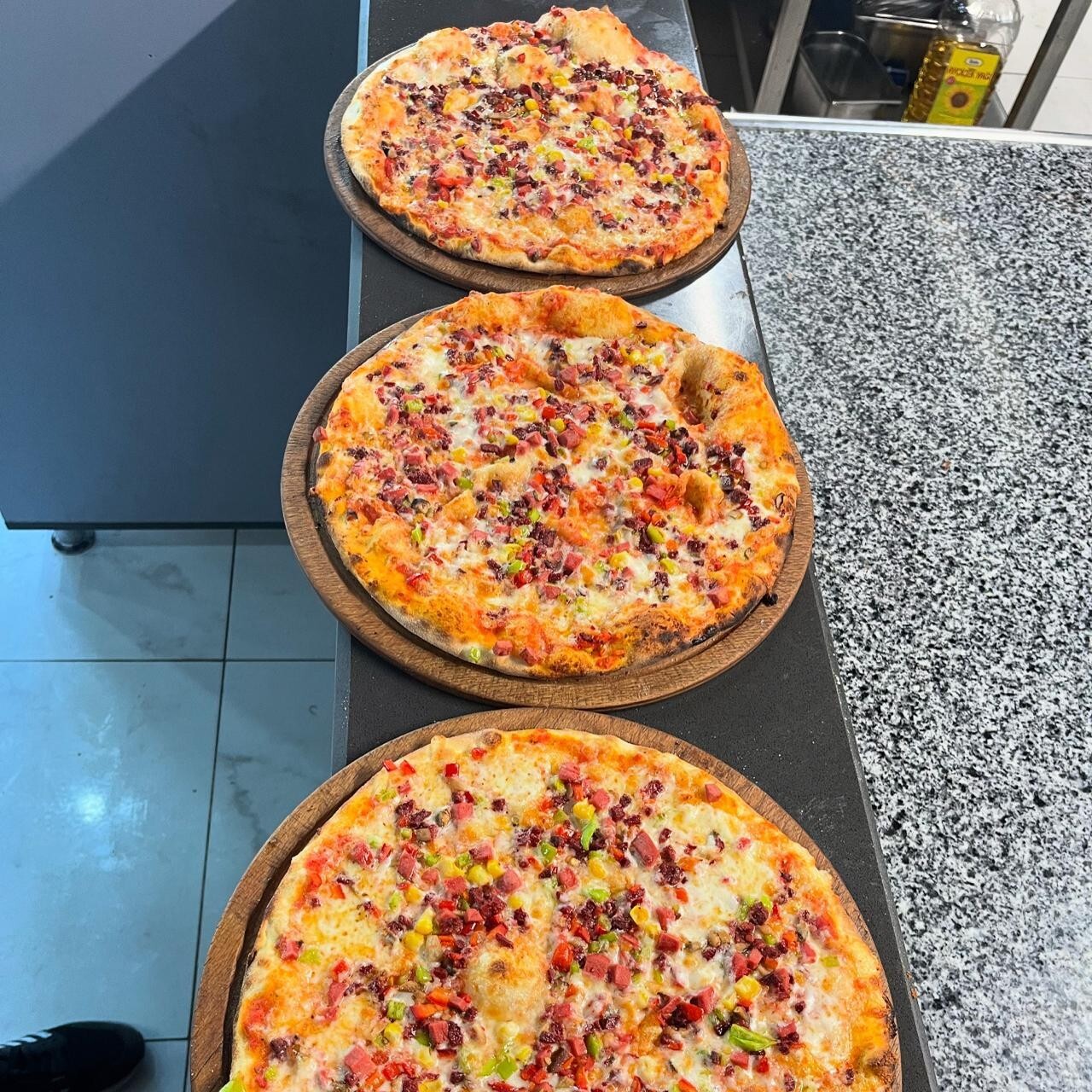 3 Orta Boy Pizza Menü