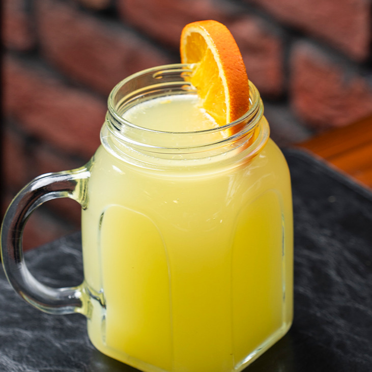 Taze meyve suları ( limon )