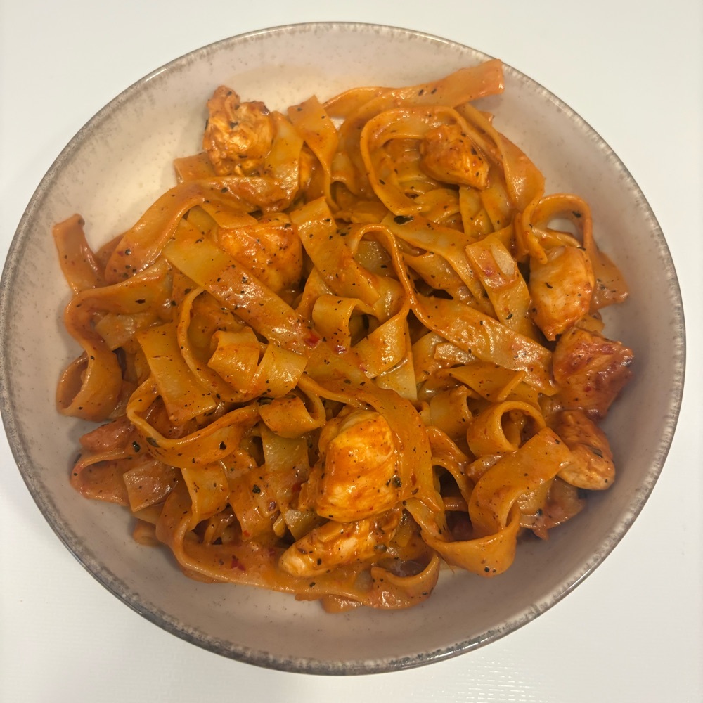 Köz Soslu Tavuklu Fettuccine