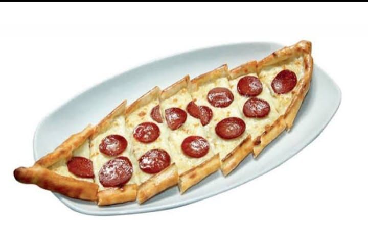 Sucuk Kaşarl I Yumurta Pide