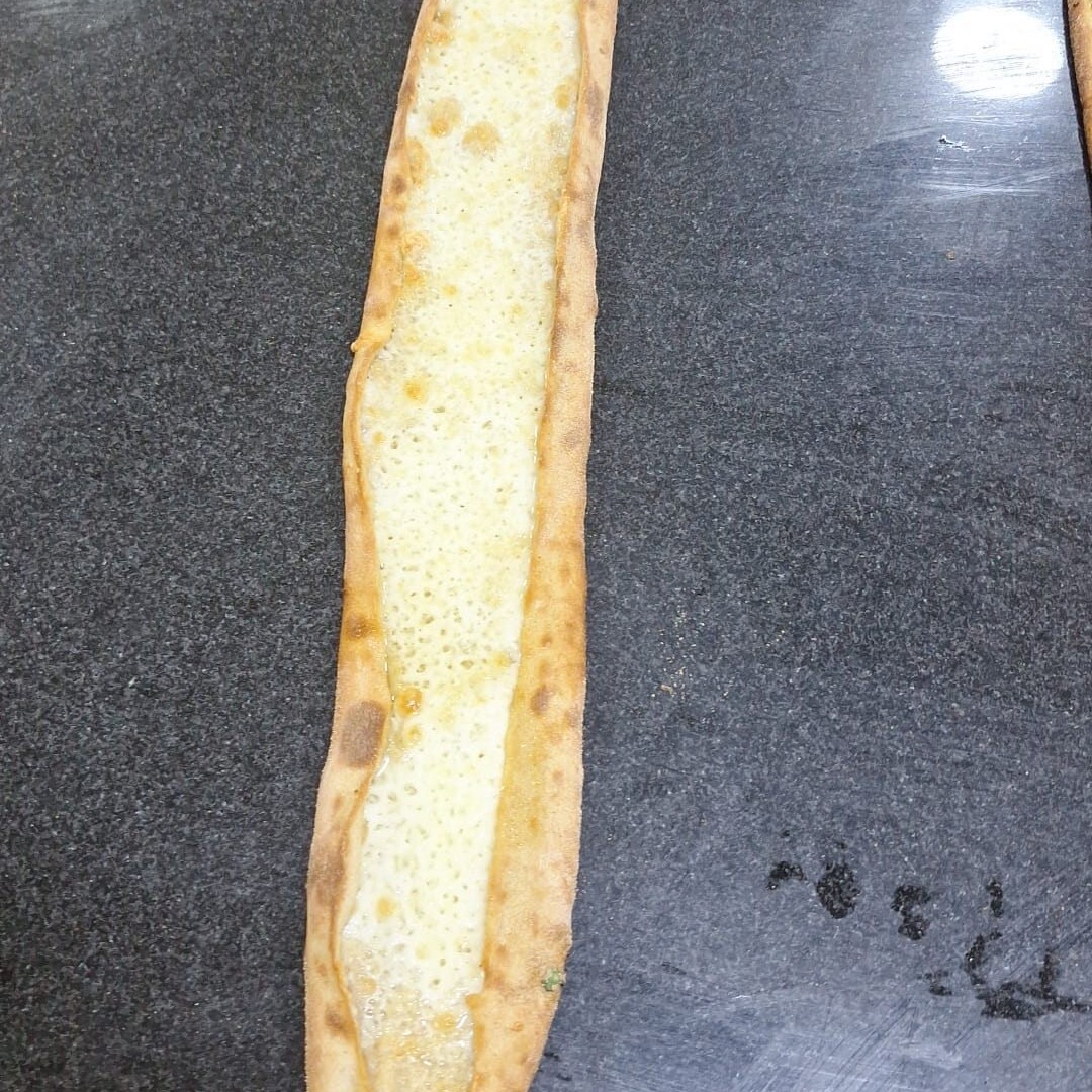 Kaşarlı Yumurtalı Pide