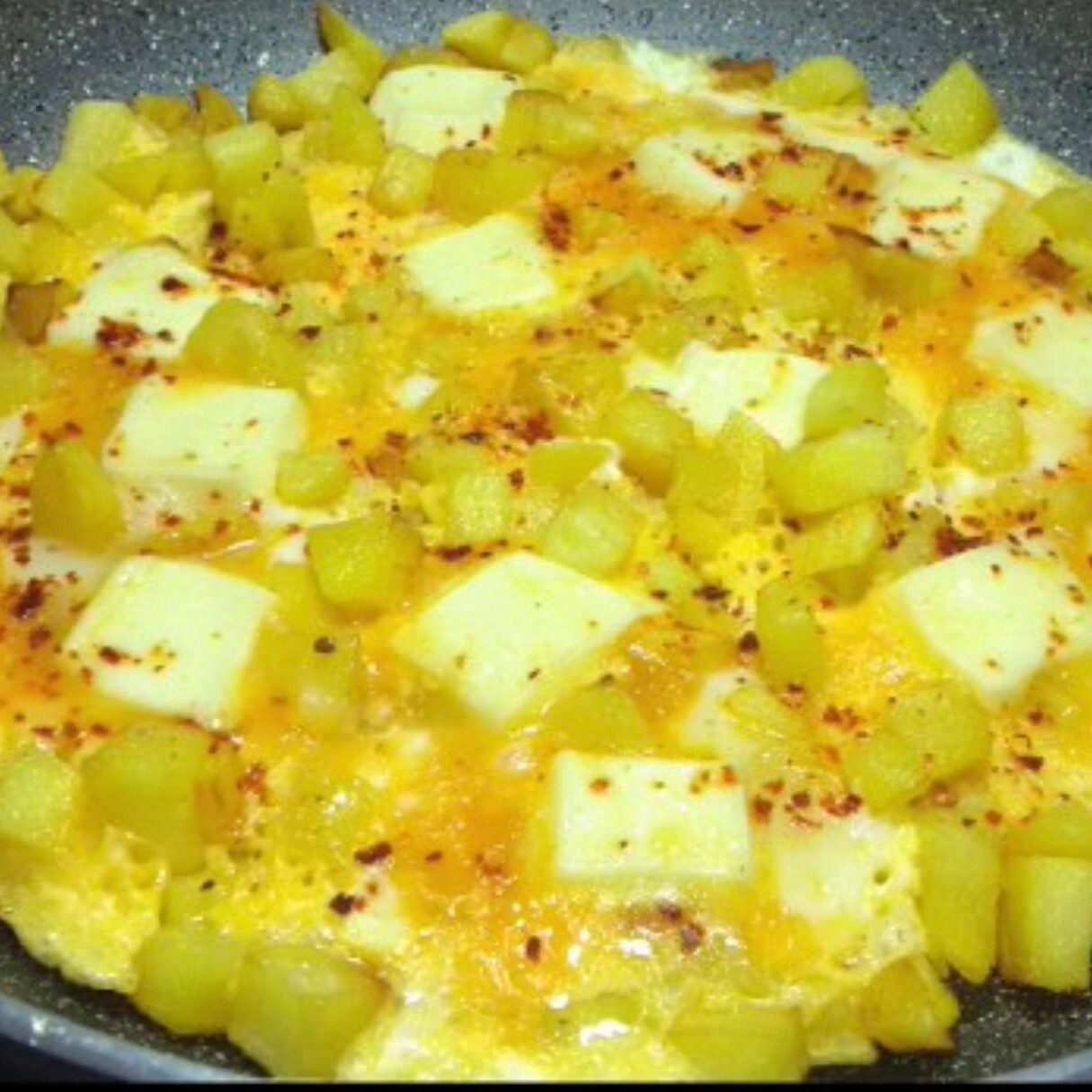 Patates Ve Kaşarlı Yumurta