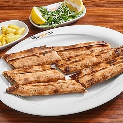 Bafra Usulü Kıymalı Pide