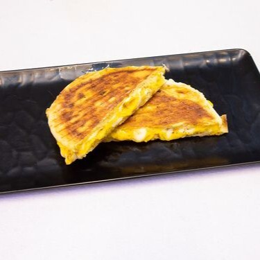Üç Peynirli Bazlama Tost