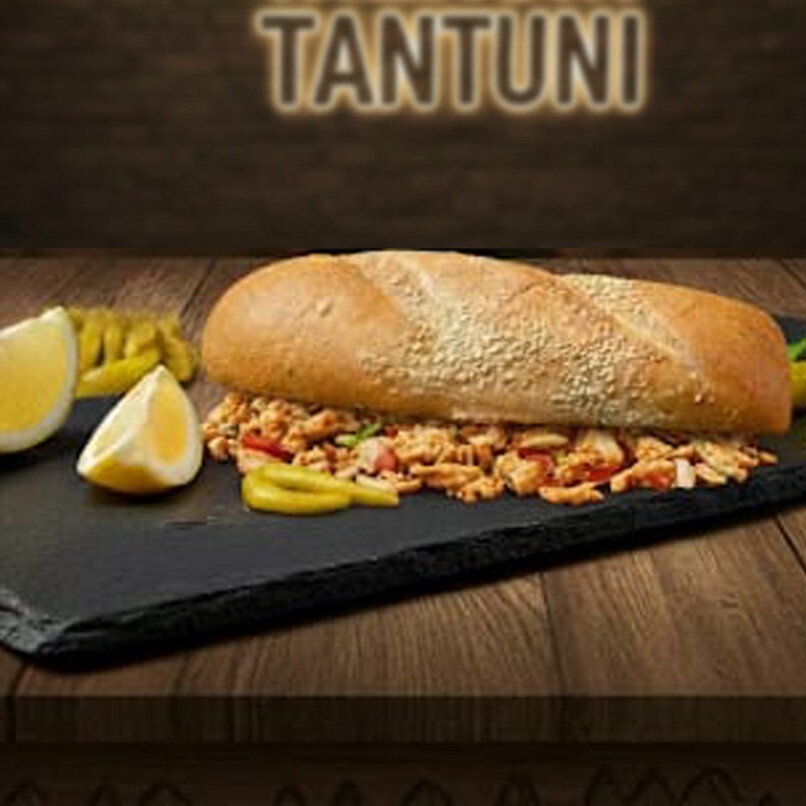Ekmek Arası Tavuk Tantuni + 1 Litre İçecek