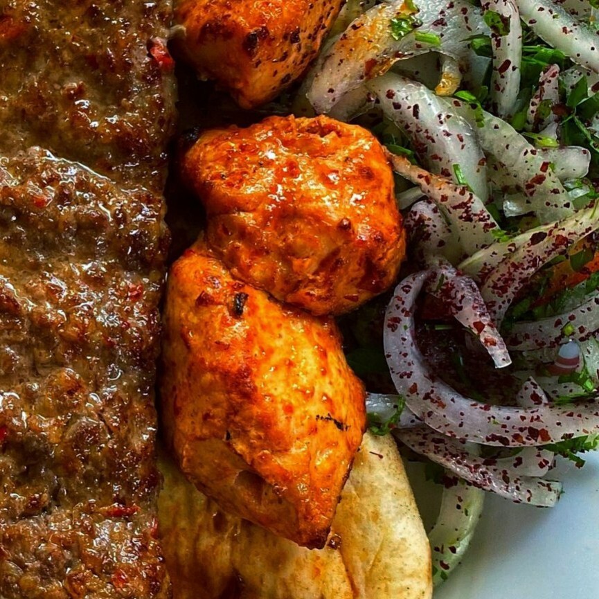 3 Şiş Adana 3 Şiş Tavuk + 4 Lahmacun