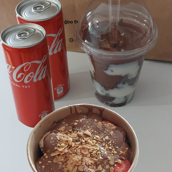 Cake Bean+Chocolate Cup+2 Adet Coca Cola (Tatlı Çikolata)