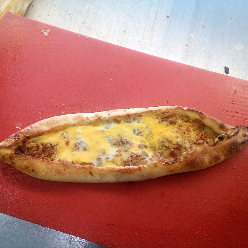 Açık Pide Kıymalı Yumurtalı
