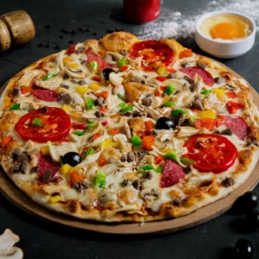 Şefin Pizza Şöleni Vip Line Sos Jambonlu Sucuklu Biberli Zeytinli Gurme Pizza (Büyük Boy)