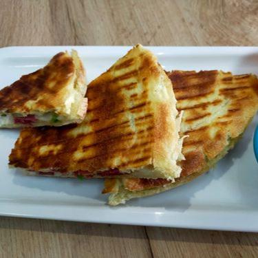 Bazlama Dana Sucuklu Ayvalık Tostu