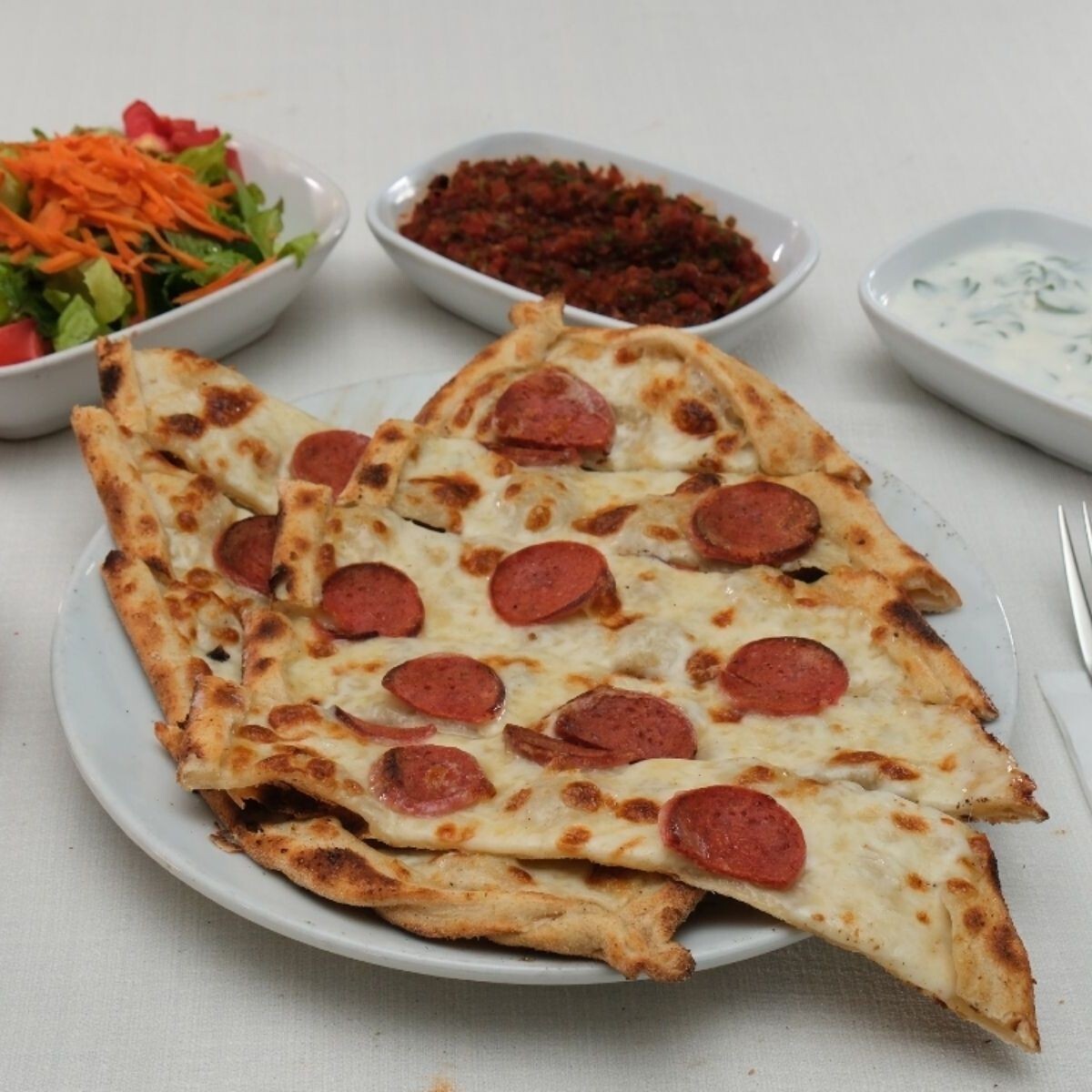 Kaşarlı Sucuklu Pide