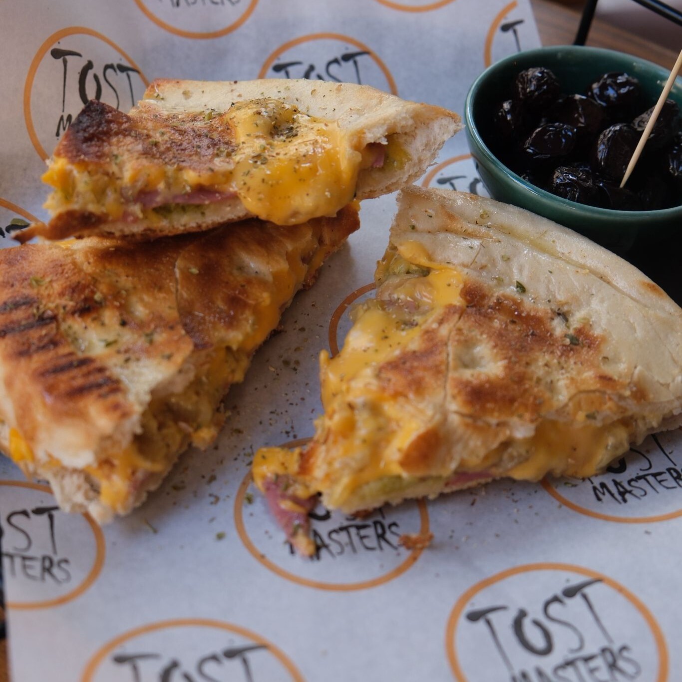 Dana Jambonlu Köz Patlıcanlı Tost