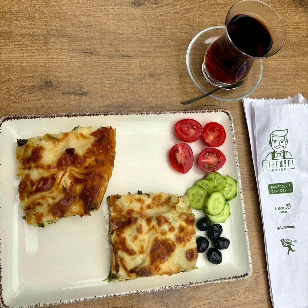 Ispanaklı Peynirli Su Böreği