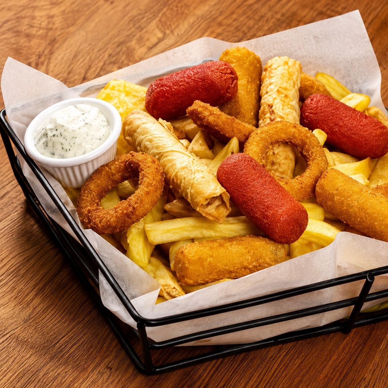 Aperatif Tabağı (Patates Kızartması, Sigara Böreği, Sosis ve Soğan Halkası)