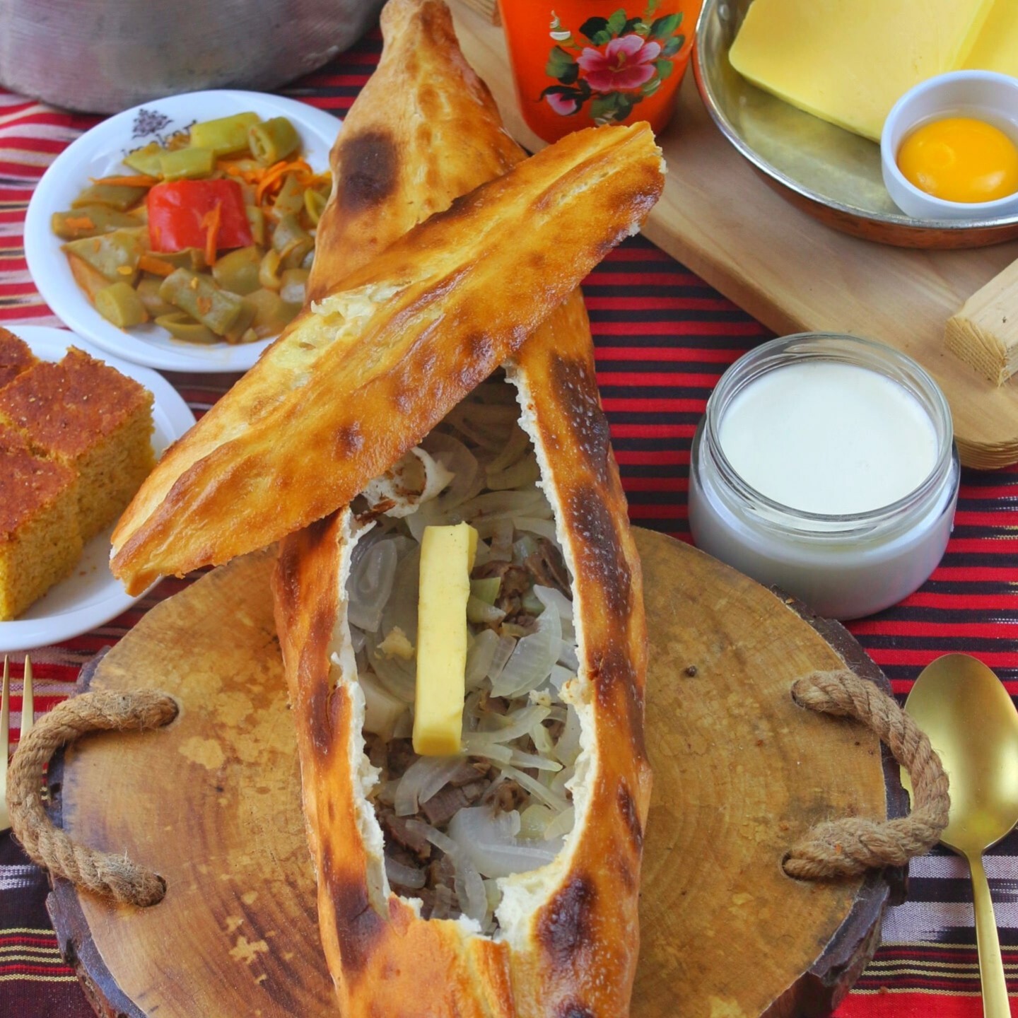 Kavurmalı Soğanlı Pide (Kapalı)