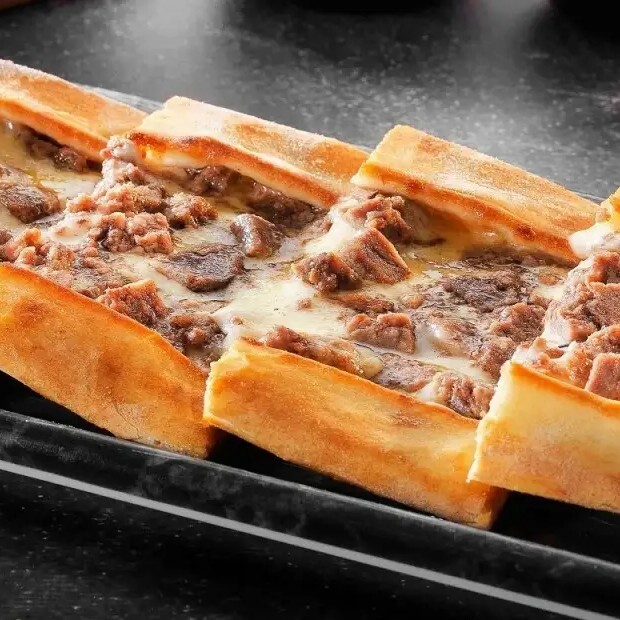 Kavurmalı kaşarlı Pide
