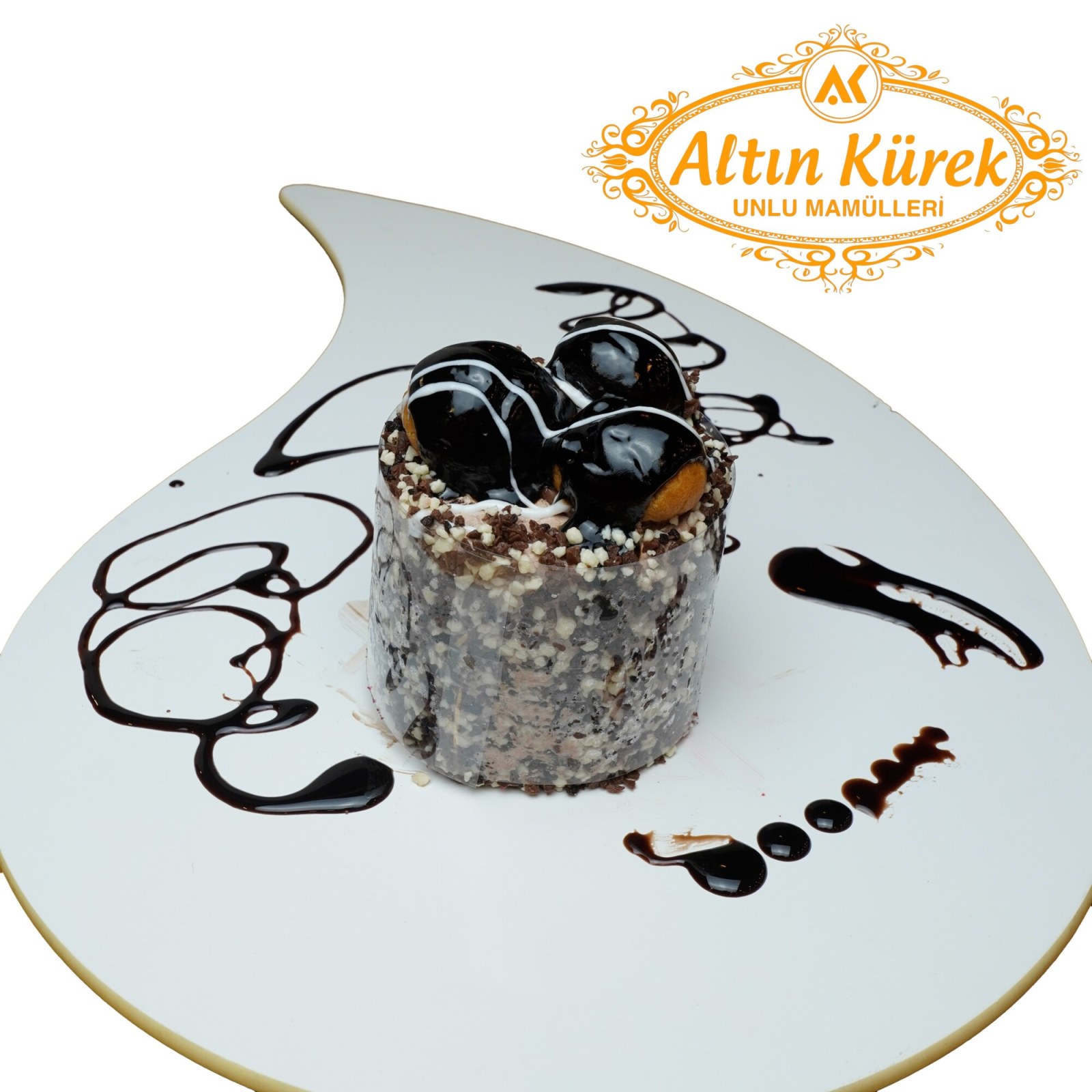 Profiterollü Çikolatalı Adet Pasta