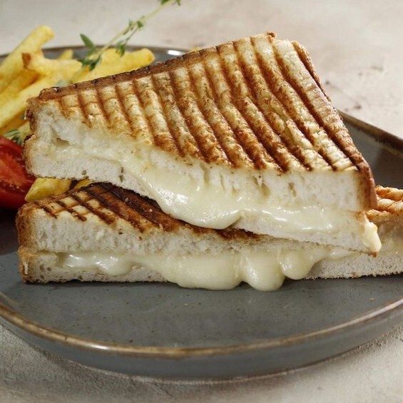 Tam Baston Ekmek Arası Kaşarlı Tost