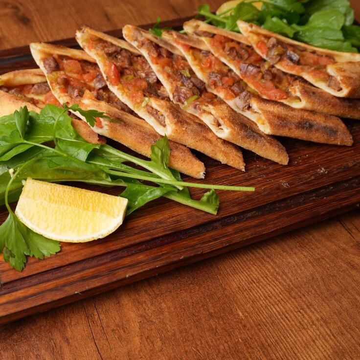 kuşbaşılı kaşarlı pide