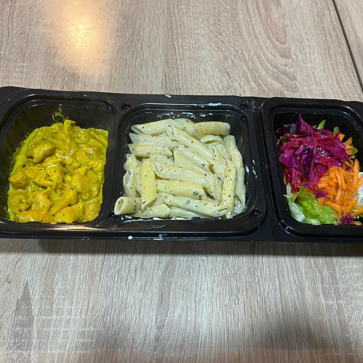 Körili Tavuk, Kremalı Fesleğenli Penne, Salata