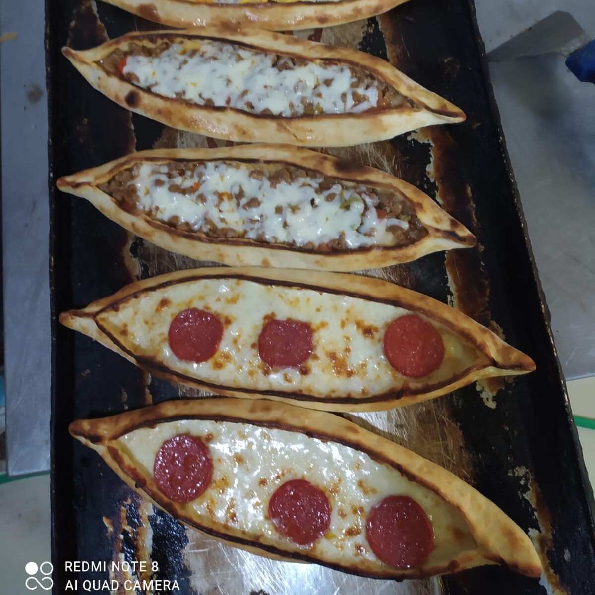 Kaşarlı Sucuklu Pide