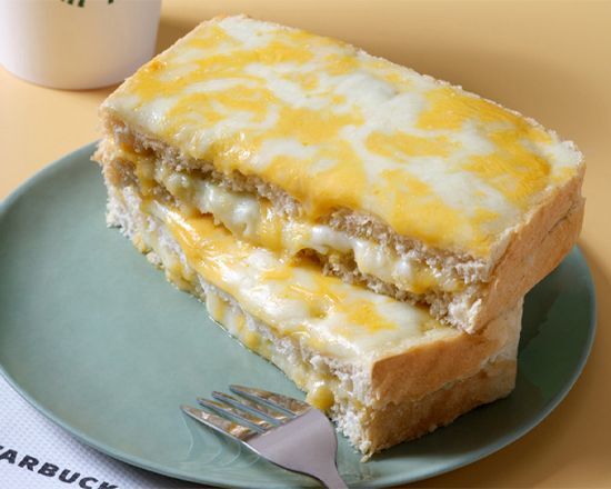 Dört Peynirli Tostie