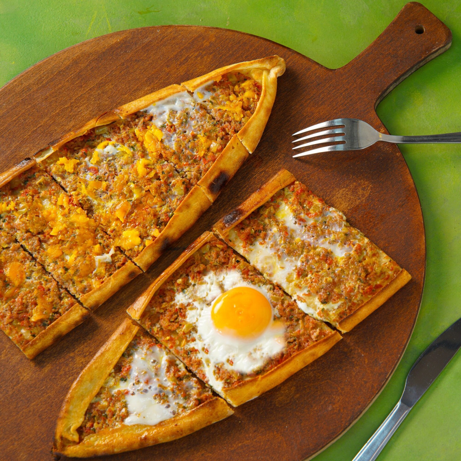 Kıymalı Yumurtalı Pide +Coca Cola Menü