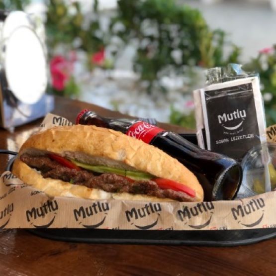 Mutlum Köfte Menü (Ekmek Arası Köfte, İçecek ve Tatlı İle Birlikte)