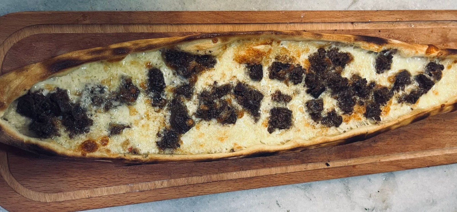 Kaşarlı Kavurmalı Pide