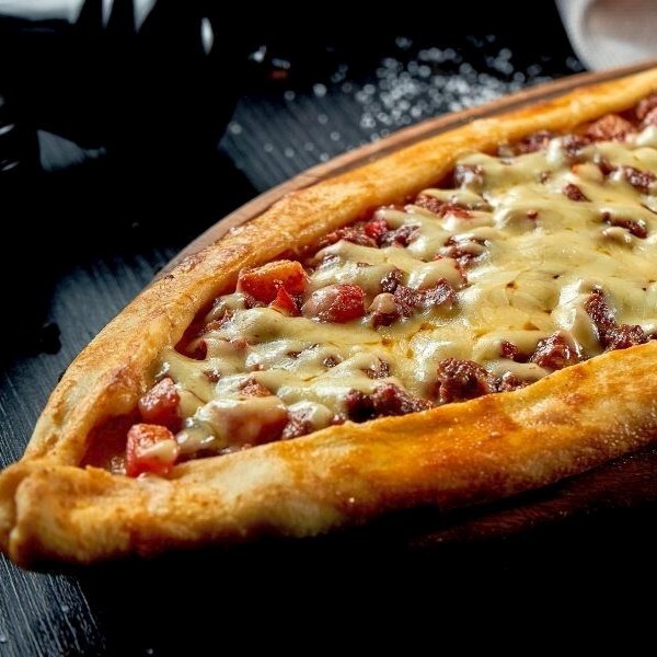 Kavurmalı Kaşarlı Pide
