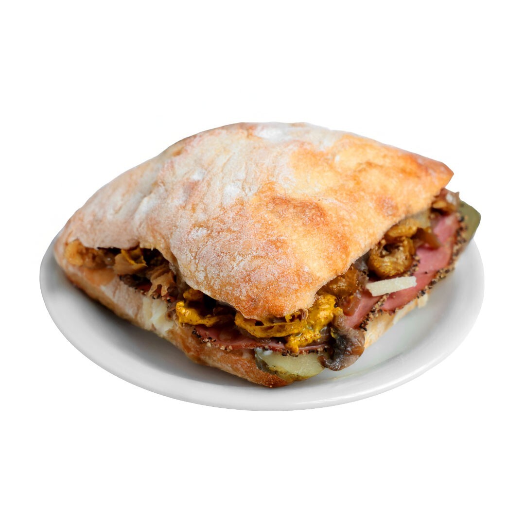 Karabiberli Füme Roast Beef, Mantar, Karamelize Soğan ve Parmesanlı Ciabatta