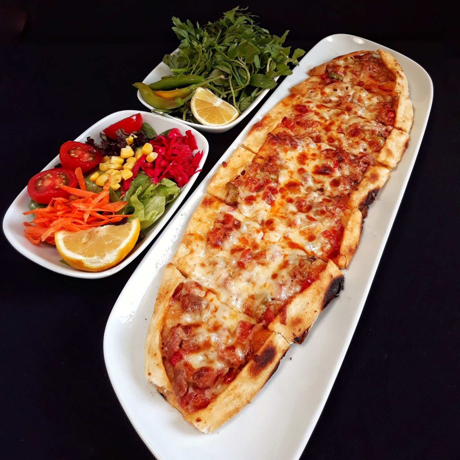 Kuşbaşılı Kaşarlı Pide