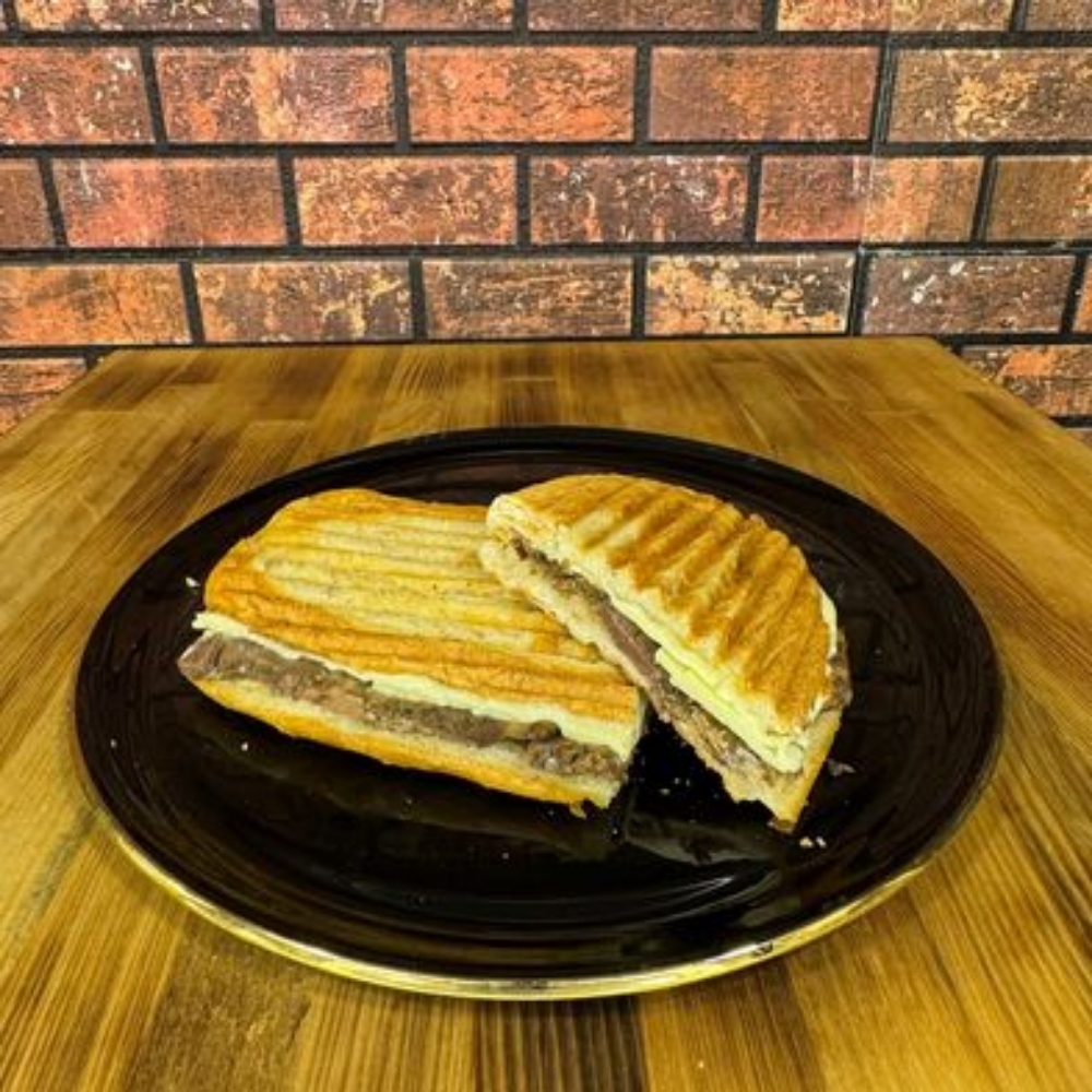Kavurmalı Kaşarlı Tost