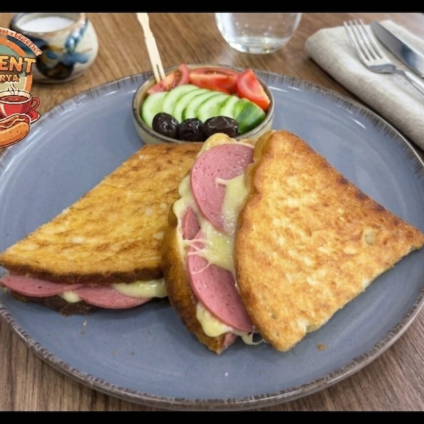 Salam Kaşarlı Tost