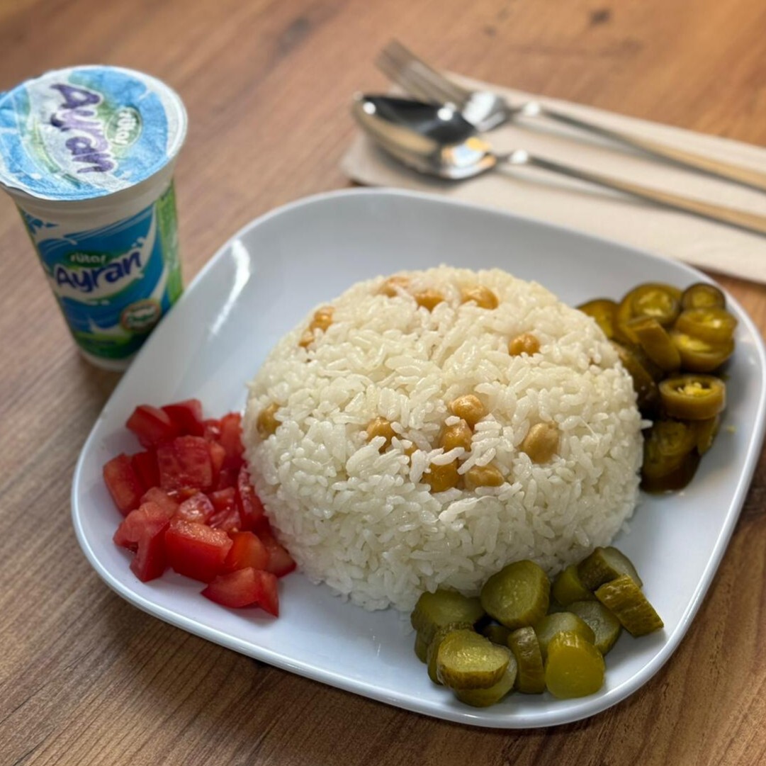 Sade Pilav Buçuk + Ayran (175ml)