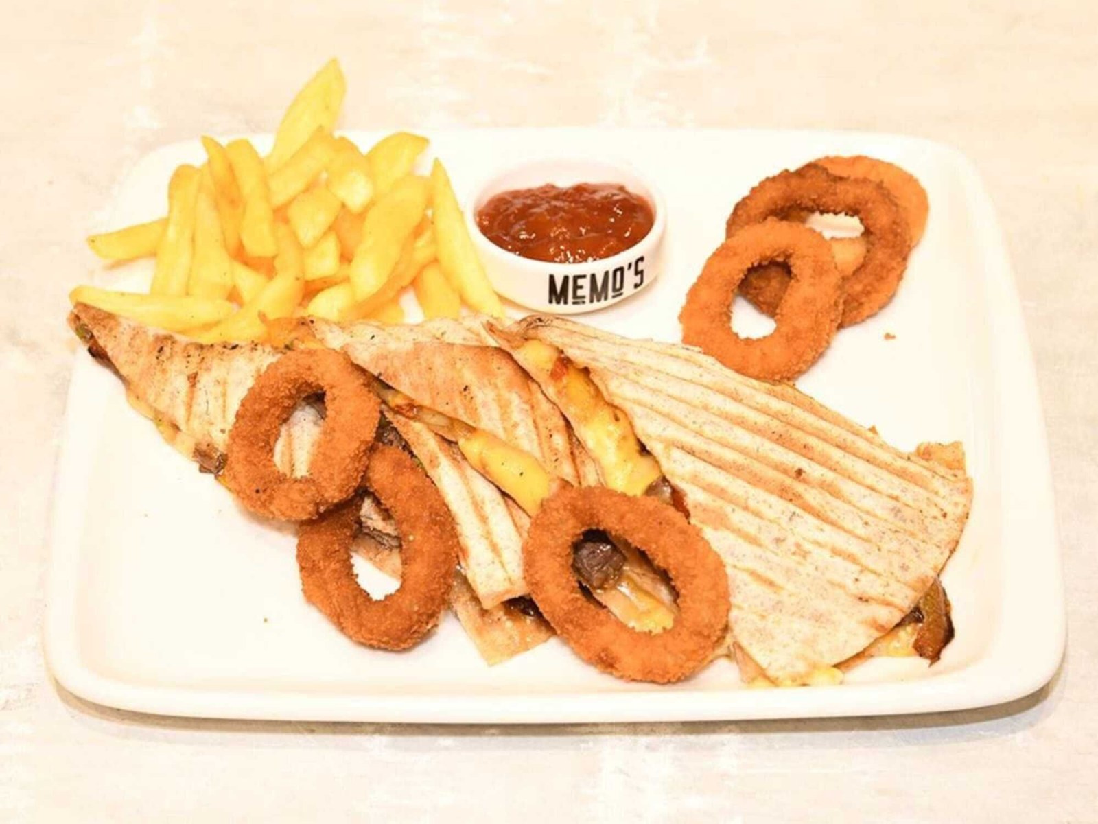 Tavuklu Quesadilla Menü