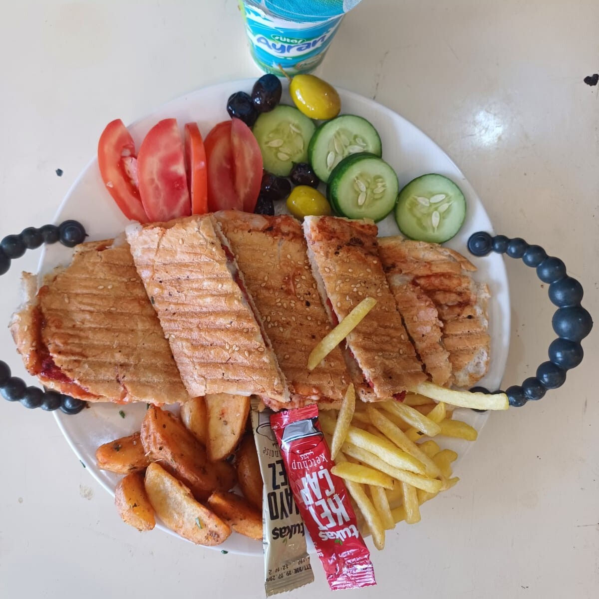 tavuk dönerli kaşarlı tost menü