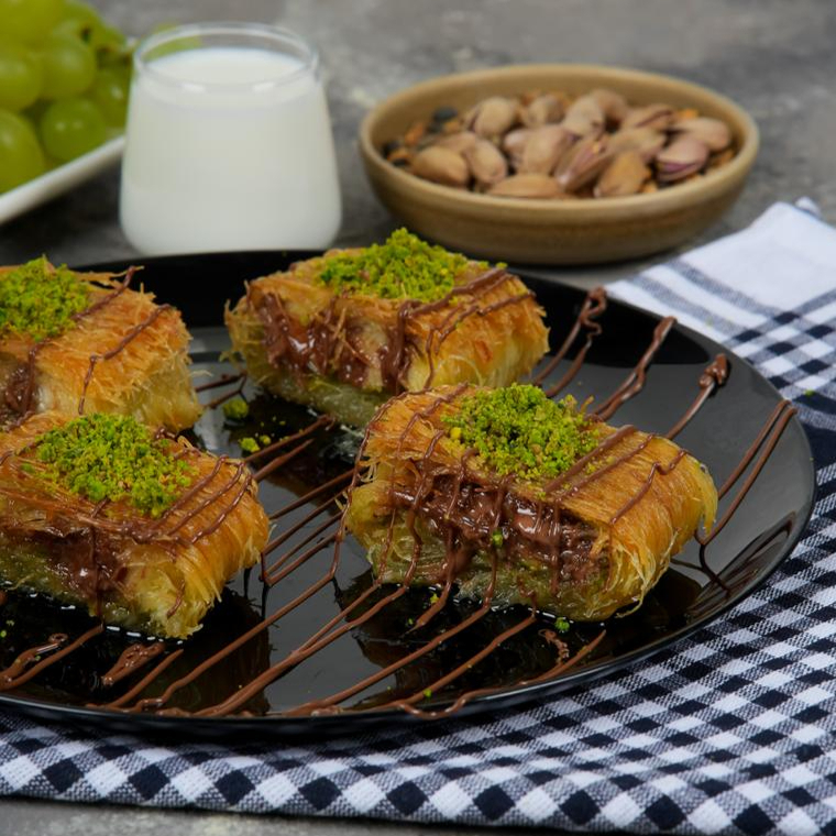 Çikolatalı Kaymaklı Kadayıf Sarma