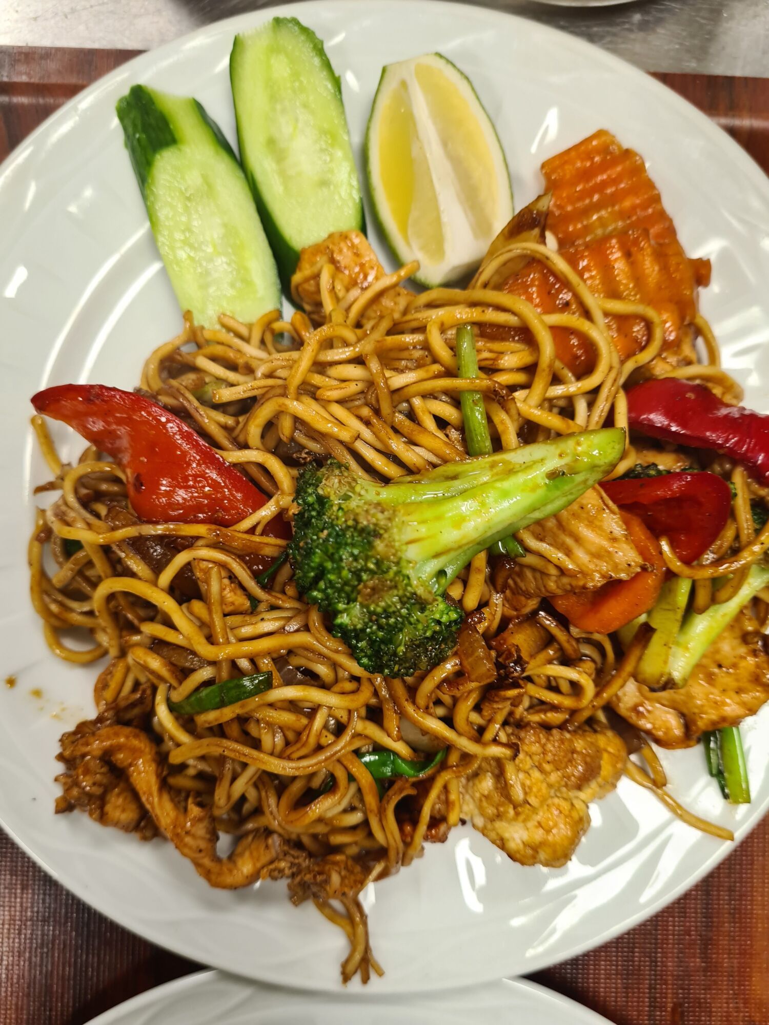 Kızarmış Yumurtalı Erişte (Tavuk) & Fried Egg Noodles (Chicken)