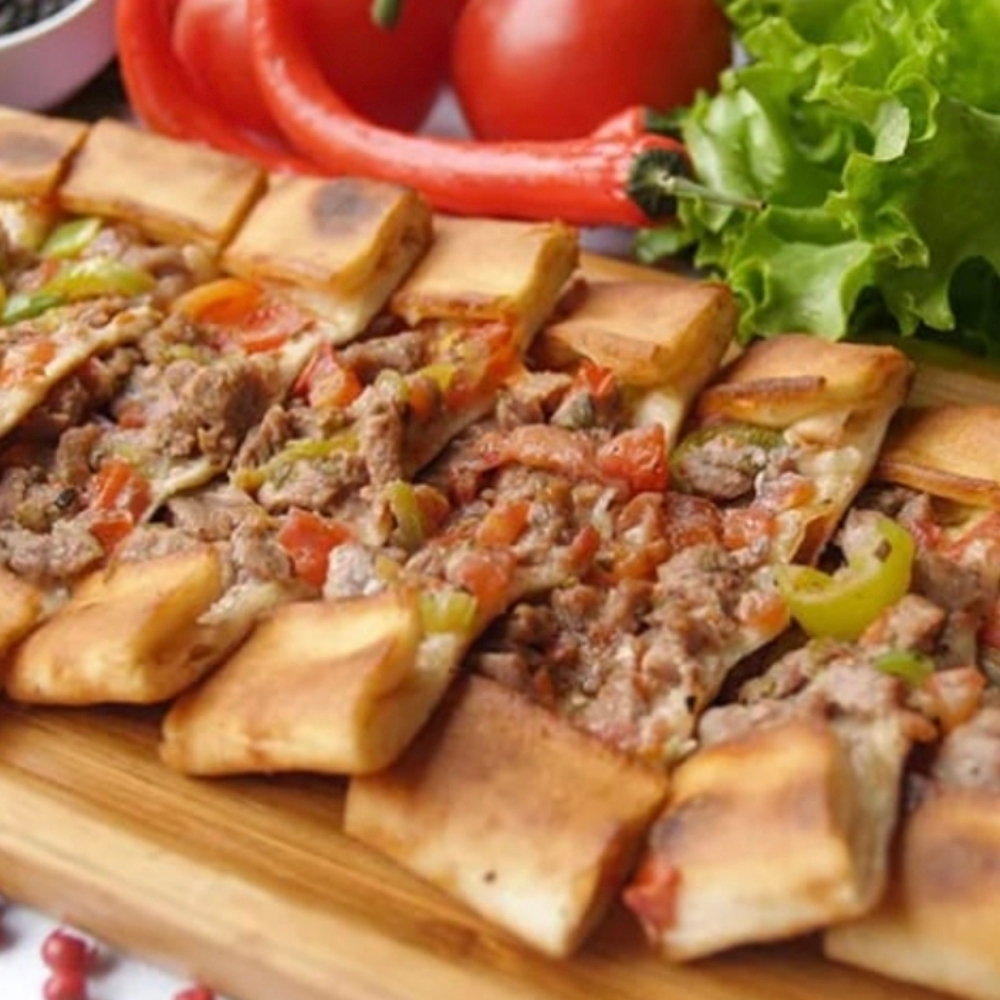 Kuşbaşılı Kaşarlı Pide (1.5 Porsiyon)